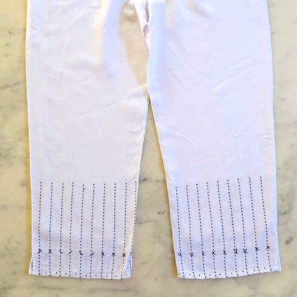 Linen/Rayon High-Waisted White w/Black Embroidery Design Cropped Pant w/Lining. - Picture 5 of 7